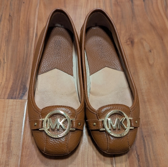 Michael Kors Camel Brown Leather Flats Loafers Gold Accent Hardware Women's 6.5 - Picture 1 of 8